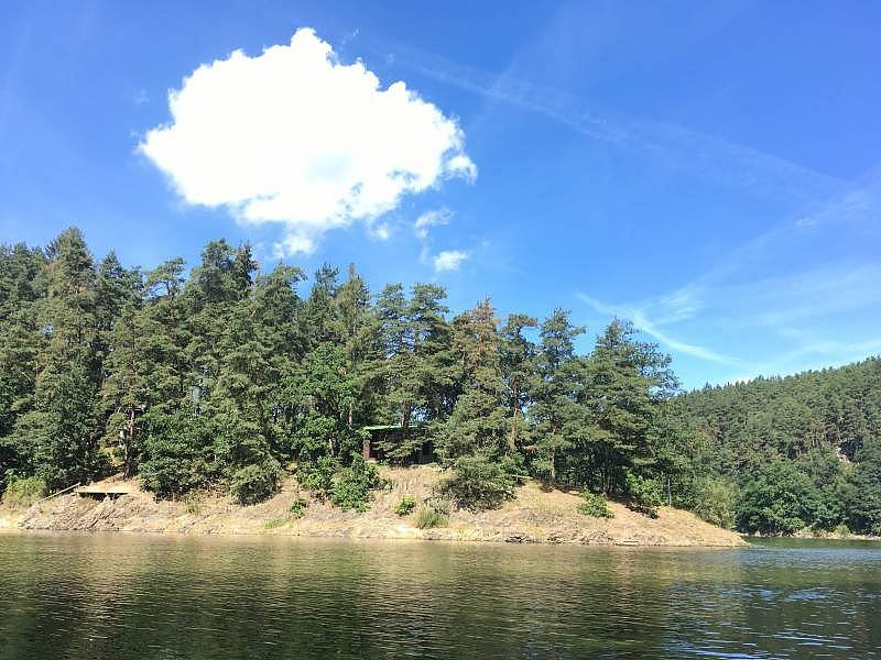 Fischerhütte - Blick vom Boot aus auf die Bucht