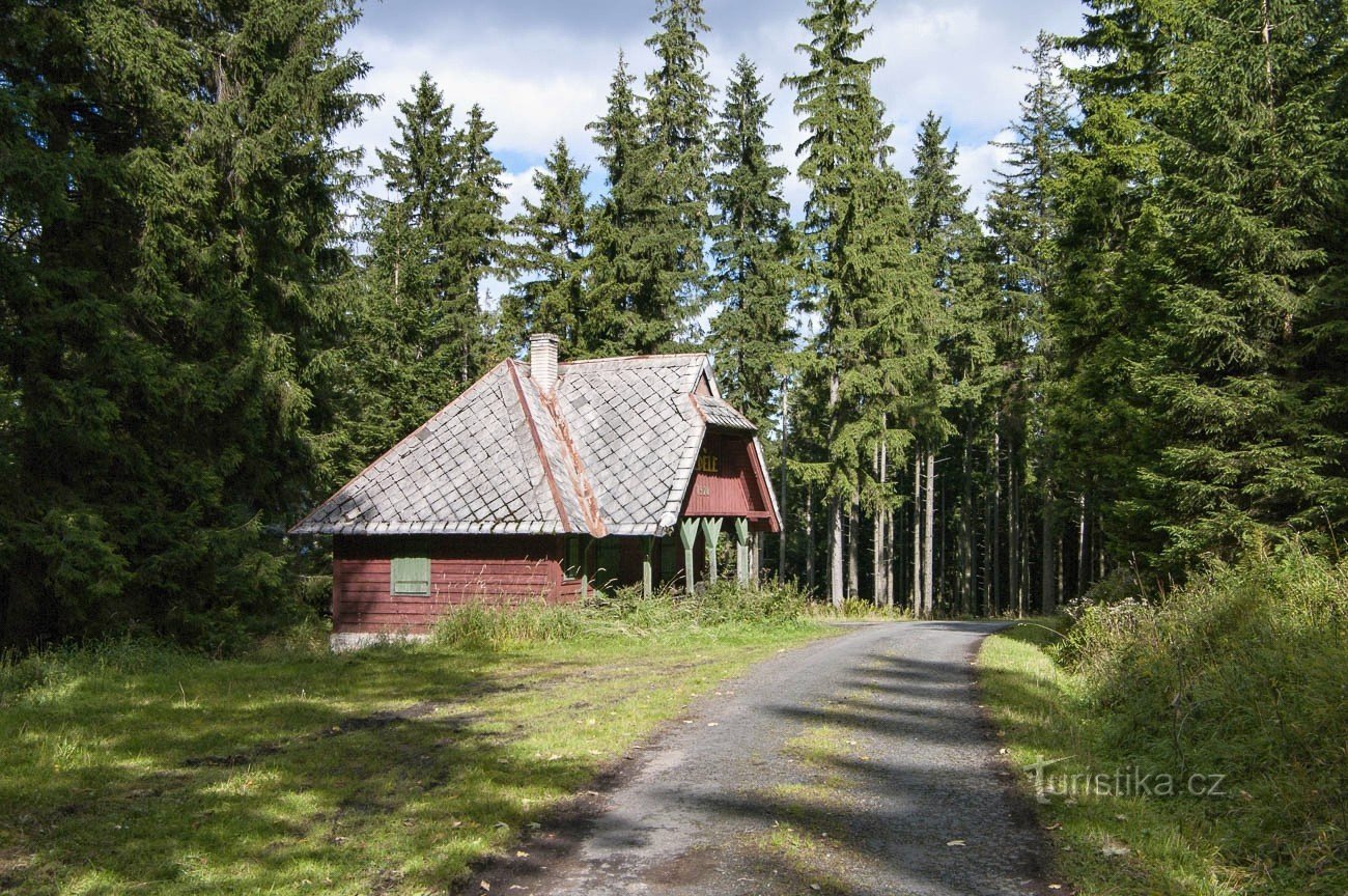 Le chalet a l'air invitant