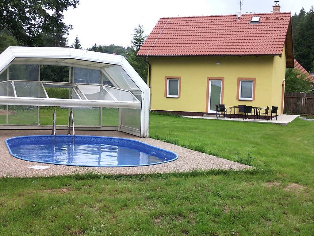 εξοχικό σπίτι με πισίνα