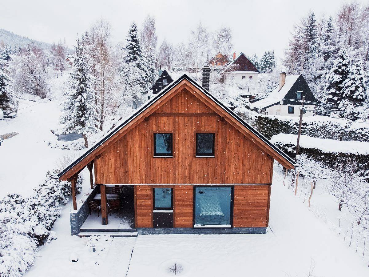 Sommerhus Točník om vinteren