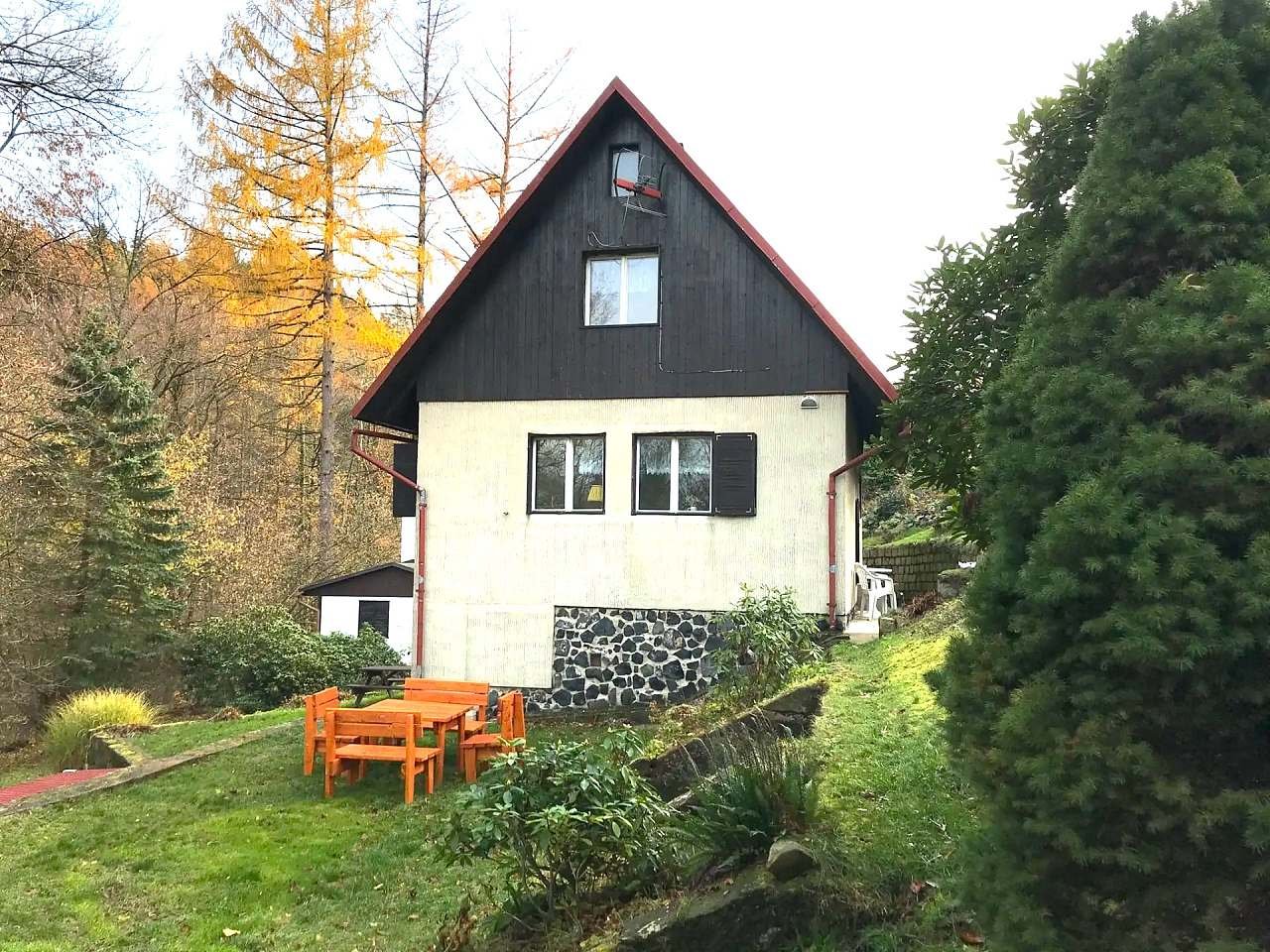 Cottage by the Chřibská swimming pool