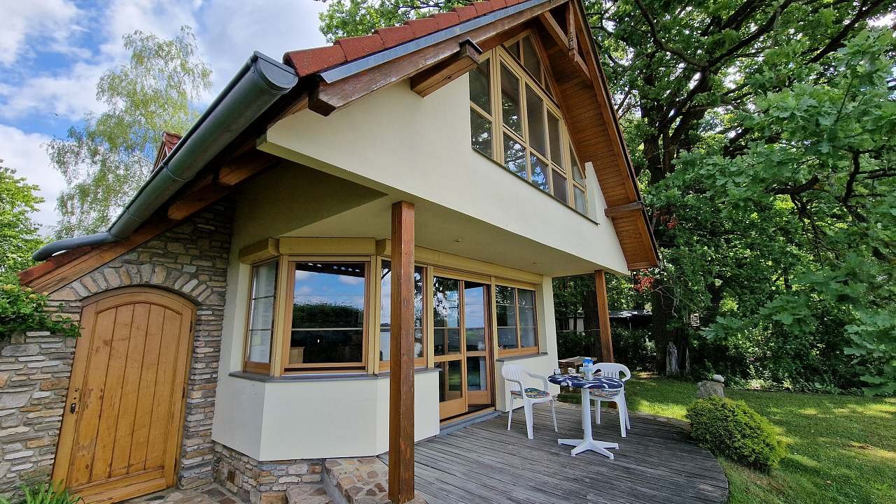 Cottage by the Dvořiště pond