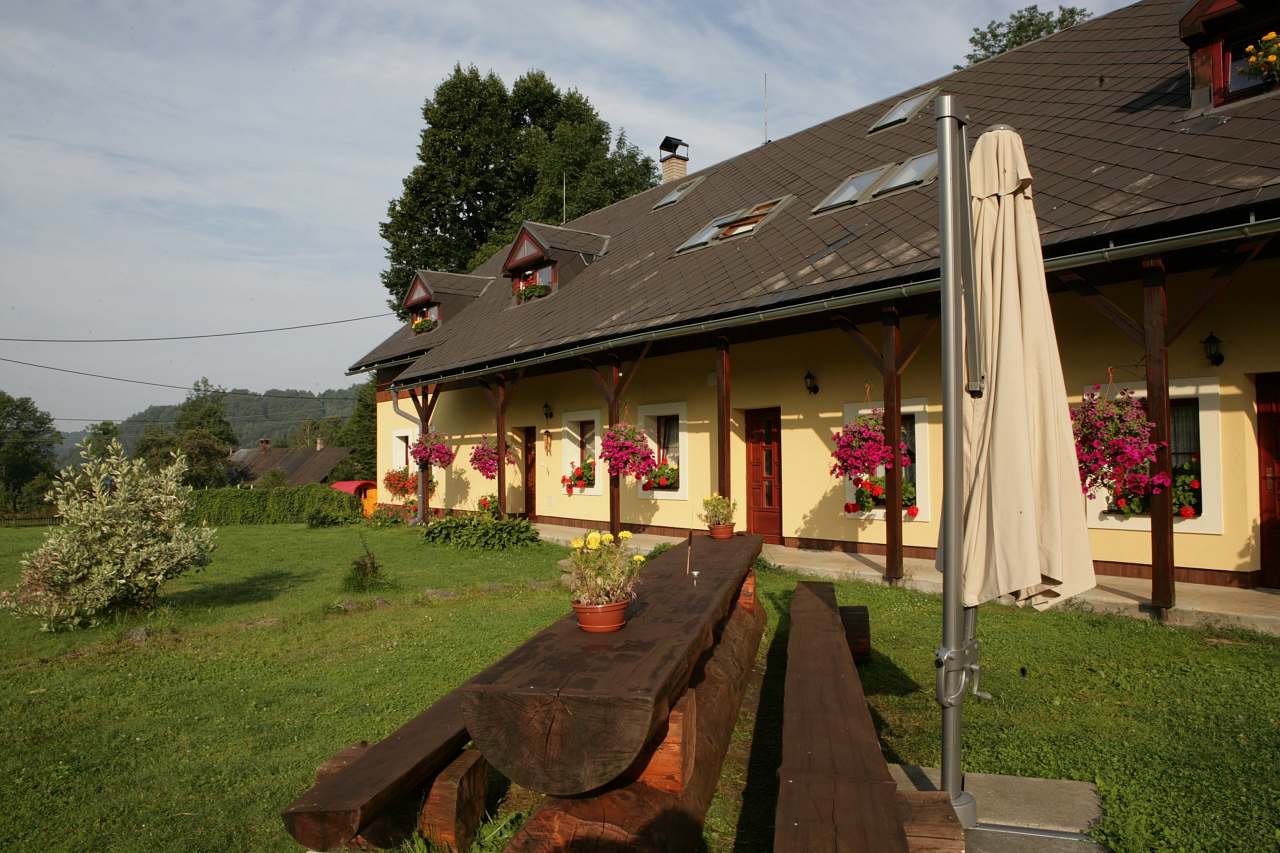 Casa de campo no velho linden Vernířovice