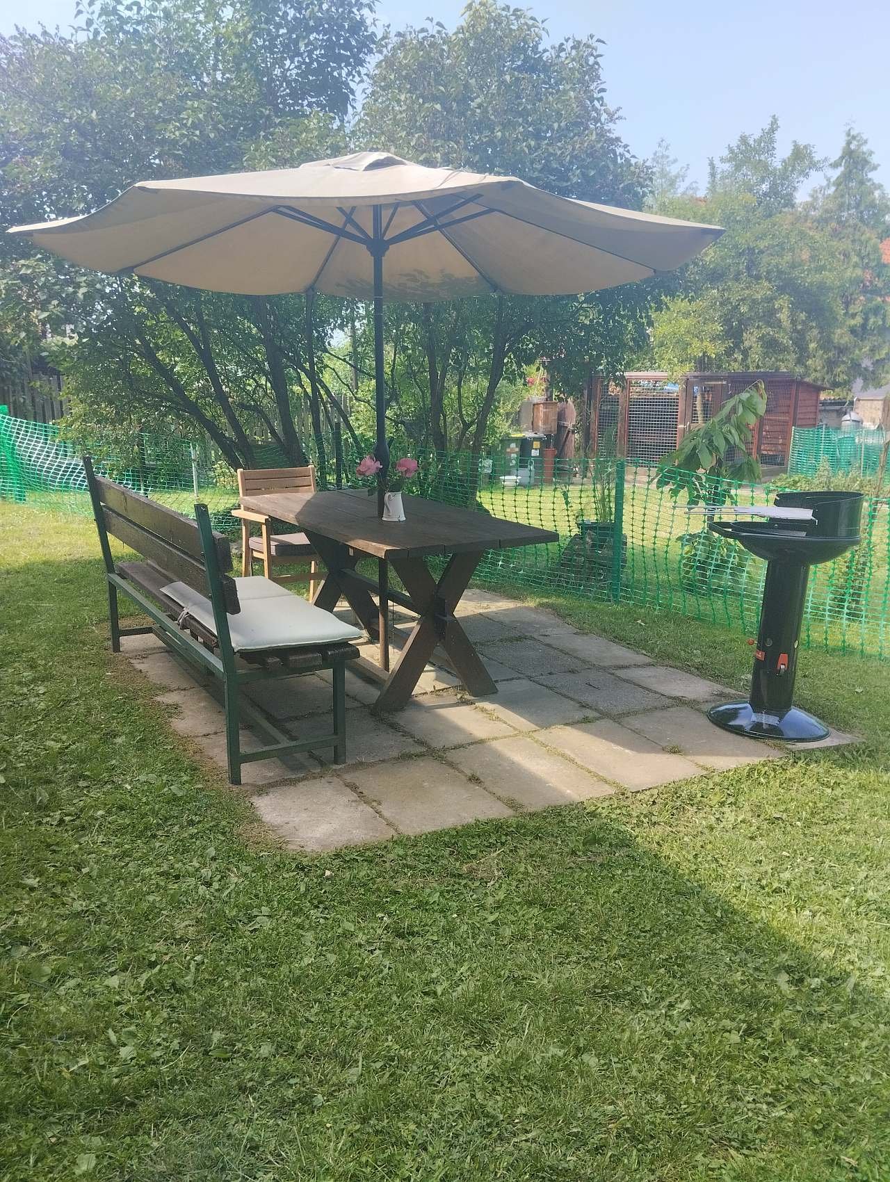 Chata Velké Popovice - sitting area with grill