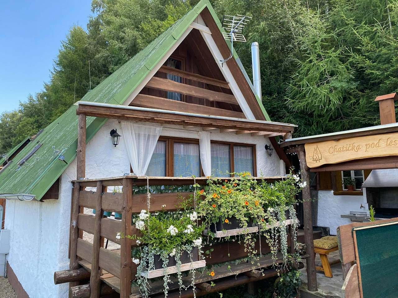 Chatička pod lesem - chata