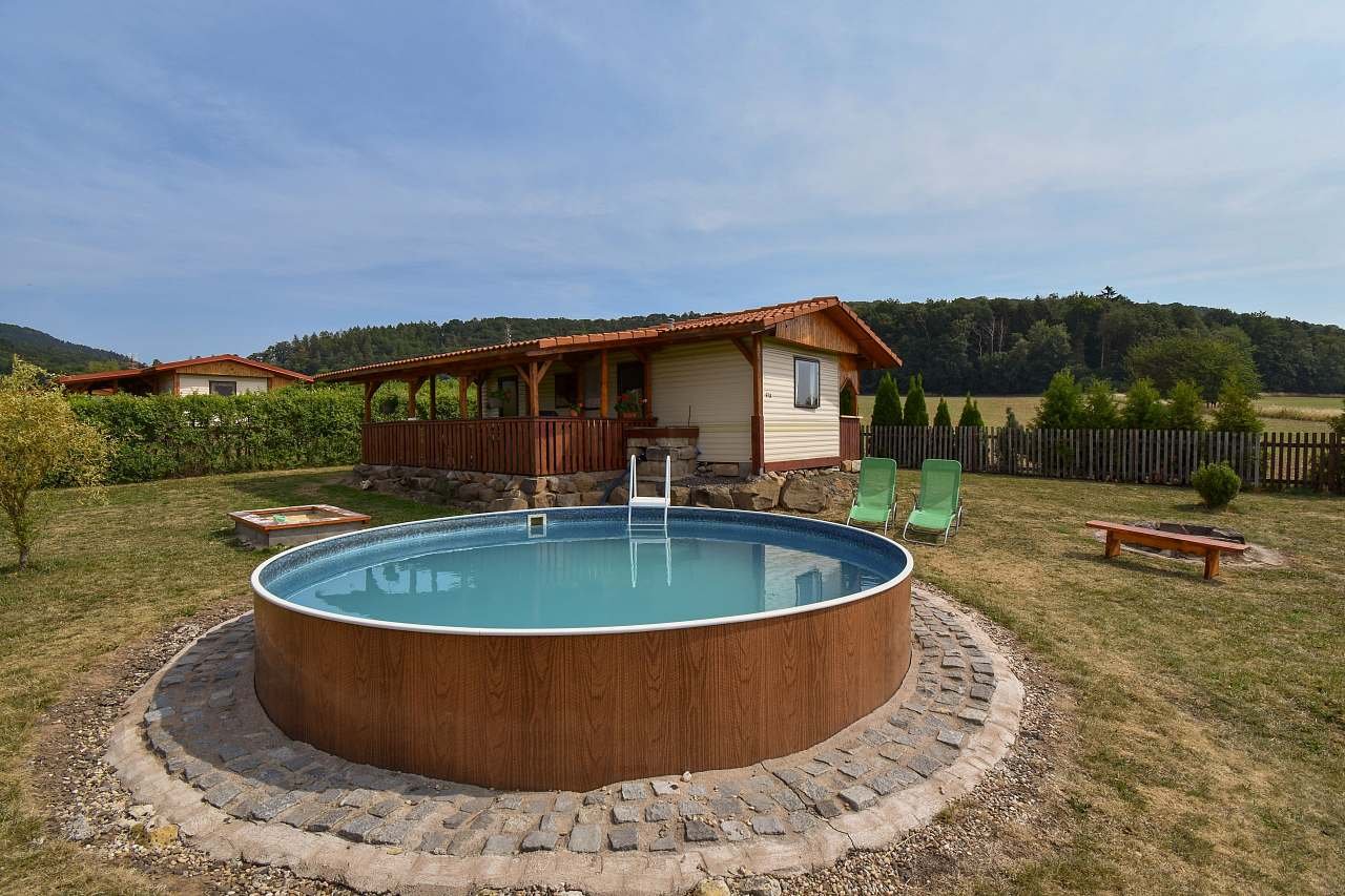 Sommerhus med pool Pekloves