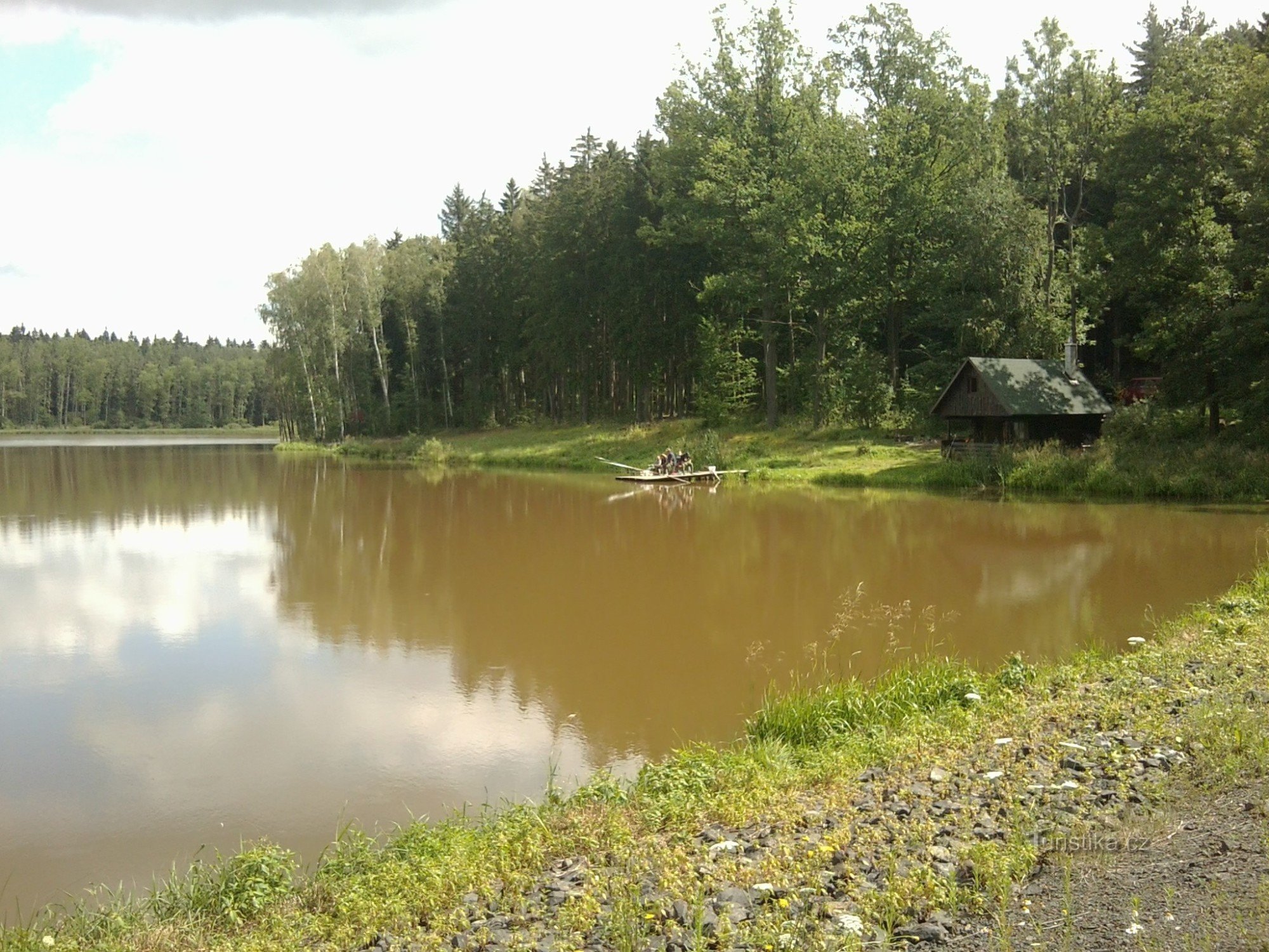 Domek nad stawem Velké Karlovský