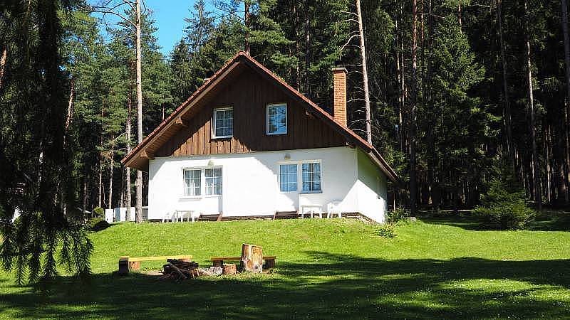 Huisjes aan de oevers van Lipno