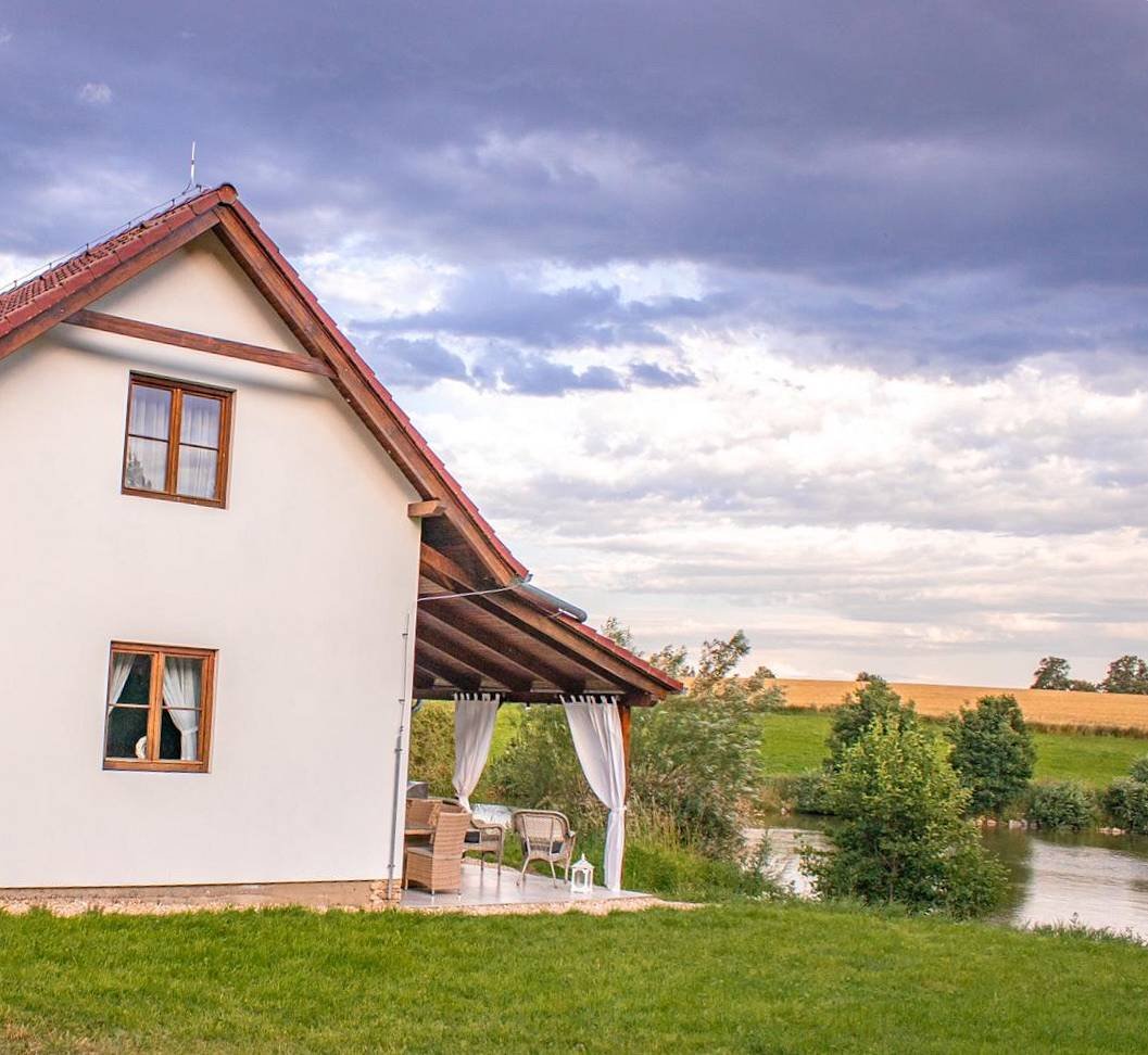 Cottages on Slávek pond