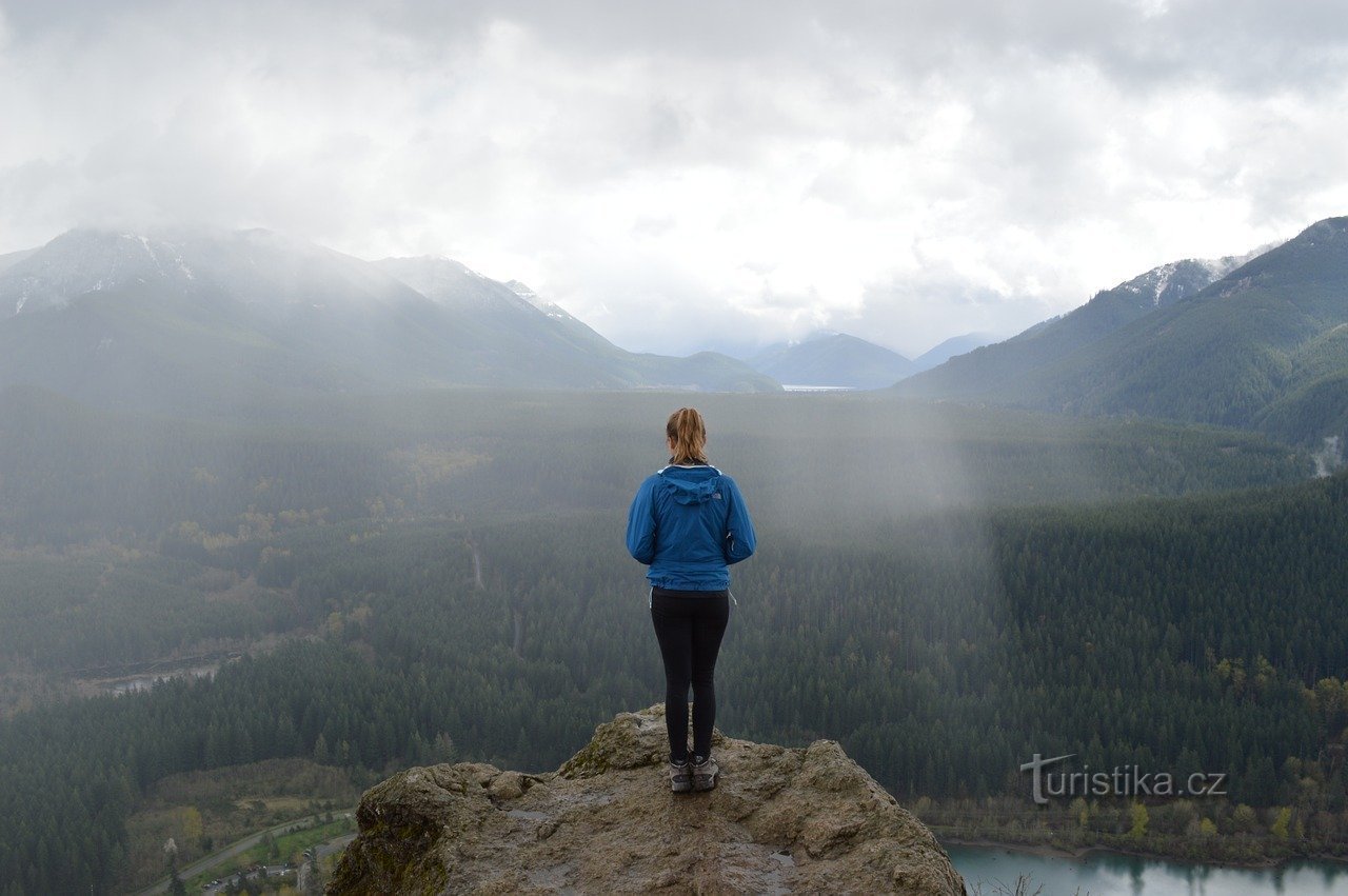 Do you want to start hiking? It's the perfect time and weather