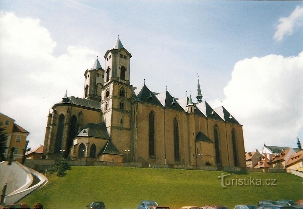 Cheb - kyrkan St. Nicholas och Elizabeth