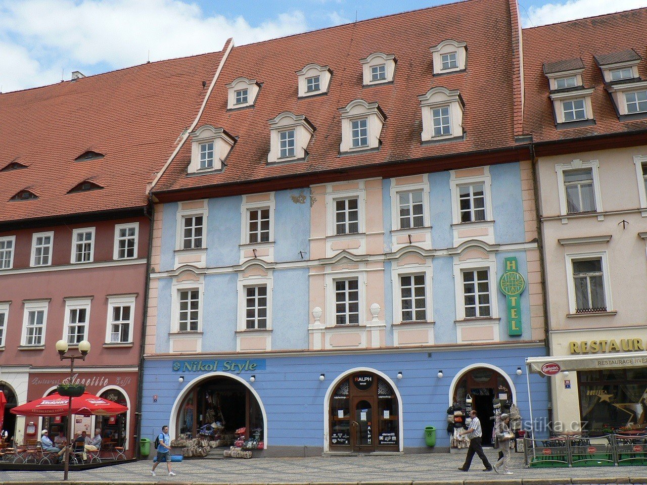 Cheb, casas en Náměstí Jiřího z Poděbrady