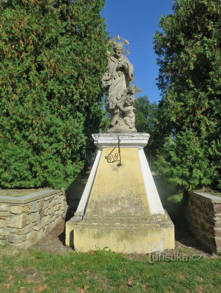 Chelčice - estátua de St. Jan Nepomucký