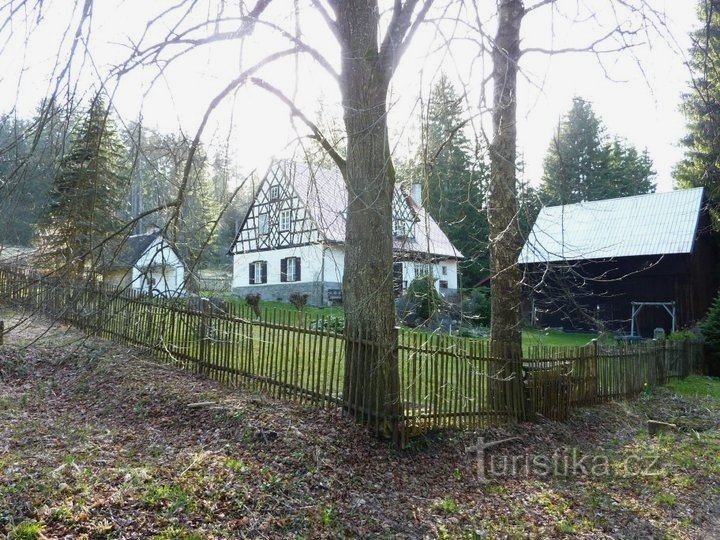 Bread oven in Hájy (below Dylení)