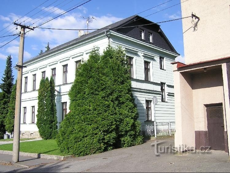 Chlebovice-Grundschule, Ansicht von Süden