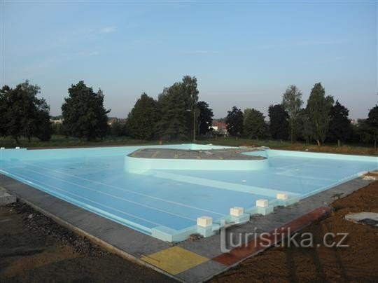 Chlumec nad Cidlinou (imagine folosită de pe site-ul web al operatorului de piscine http://www.chl