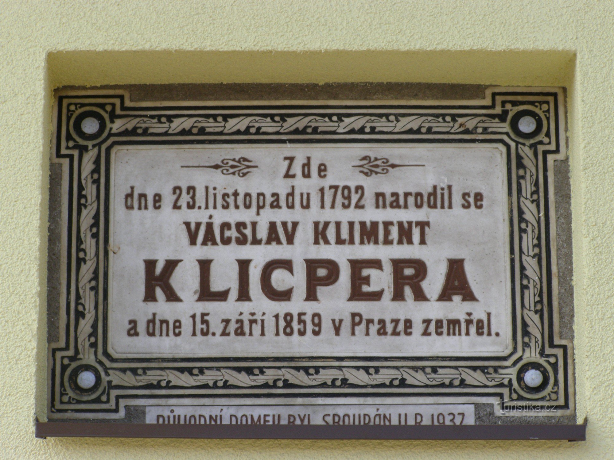 Chlumec nad Cidlinou - pamětní deska Václava Klimenta Klicpery