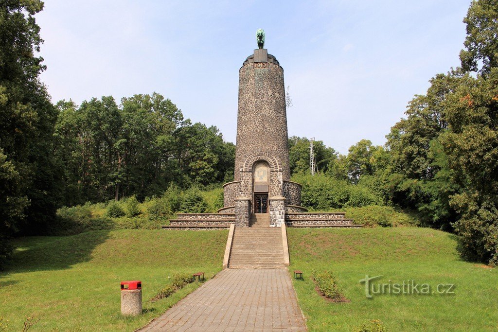 Chlumec, vuoden 1913 taistelun muistomerkki.