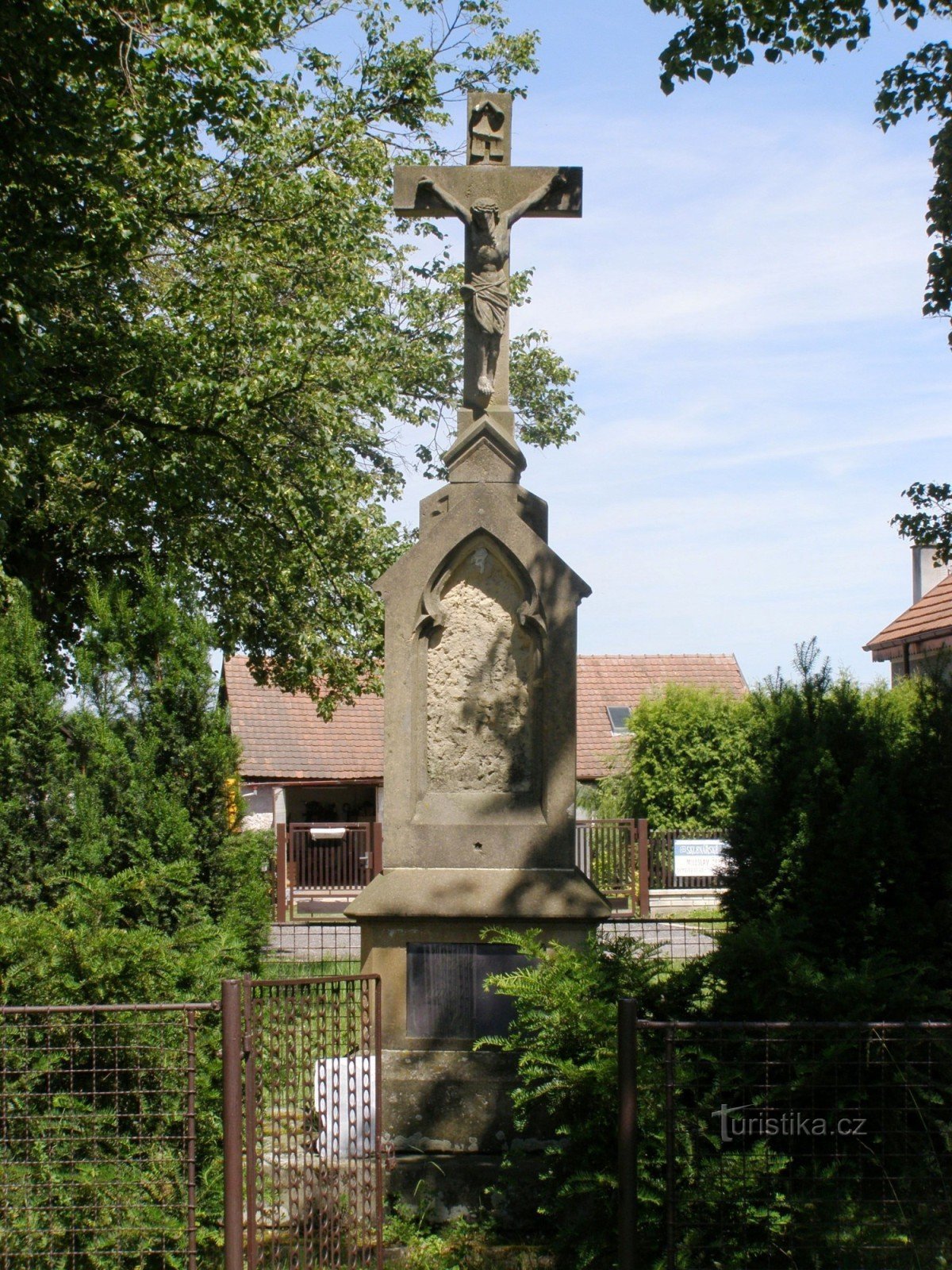 Chmelovice - joukko monumentteja