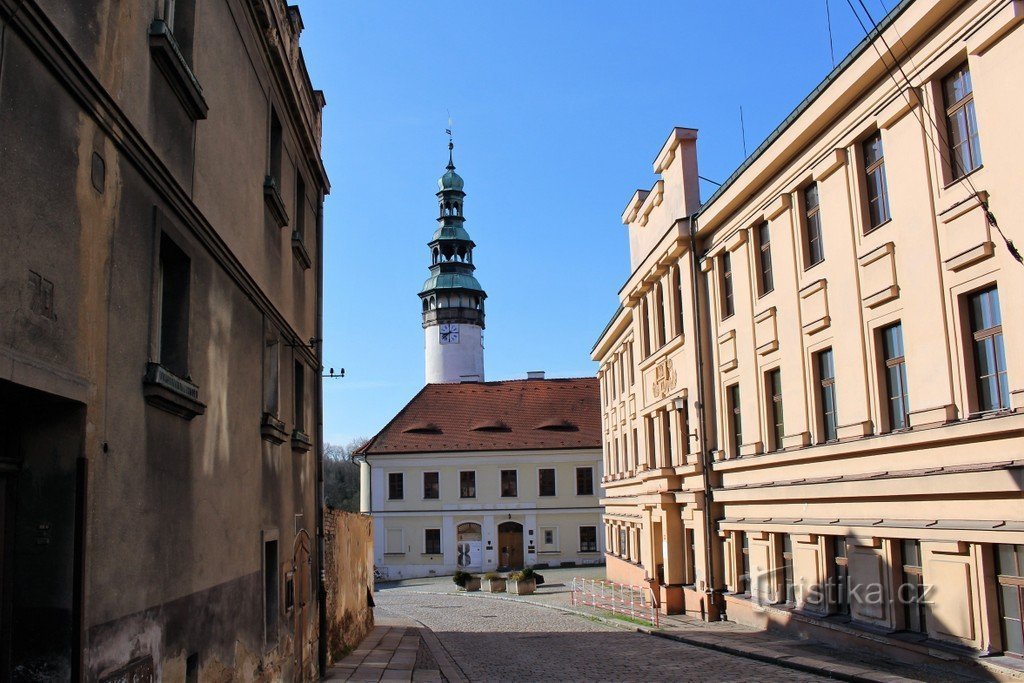 Dvorac Chod, pogled s Náměstí Miru