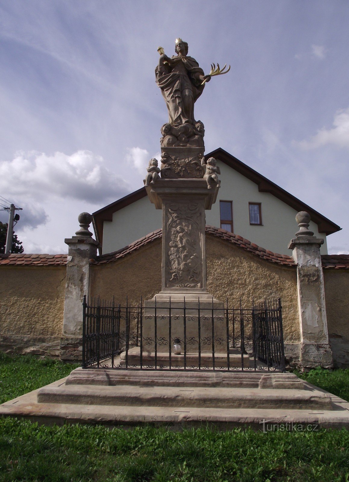 Cholina - statua di S. Barbara