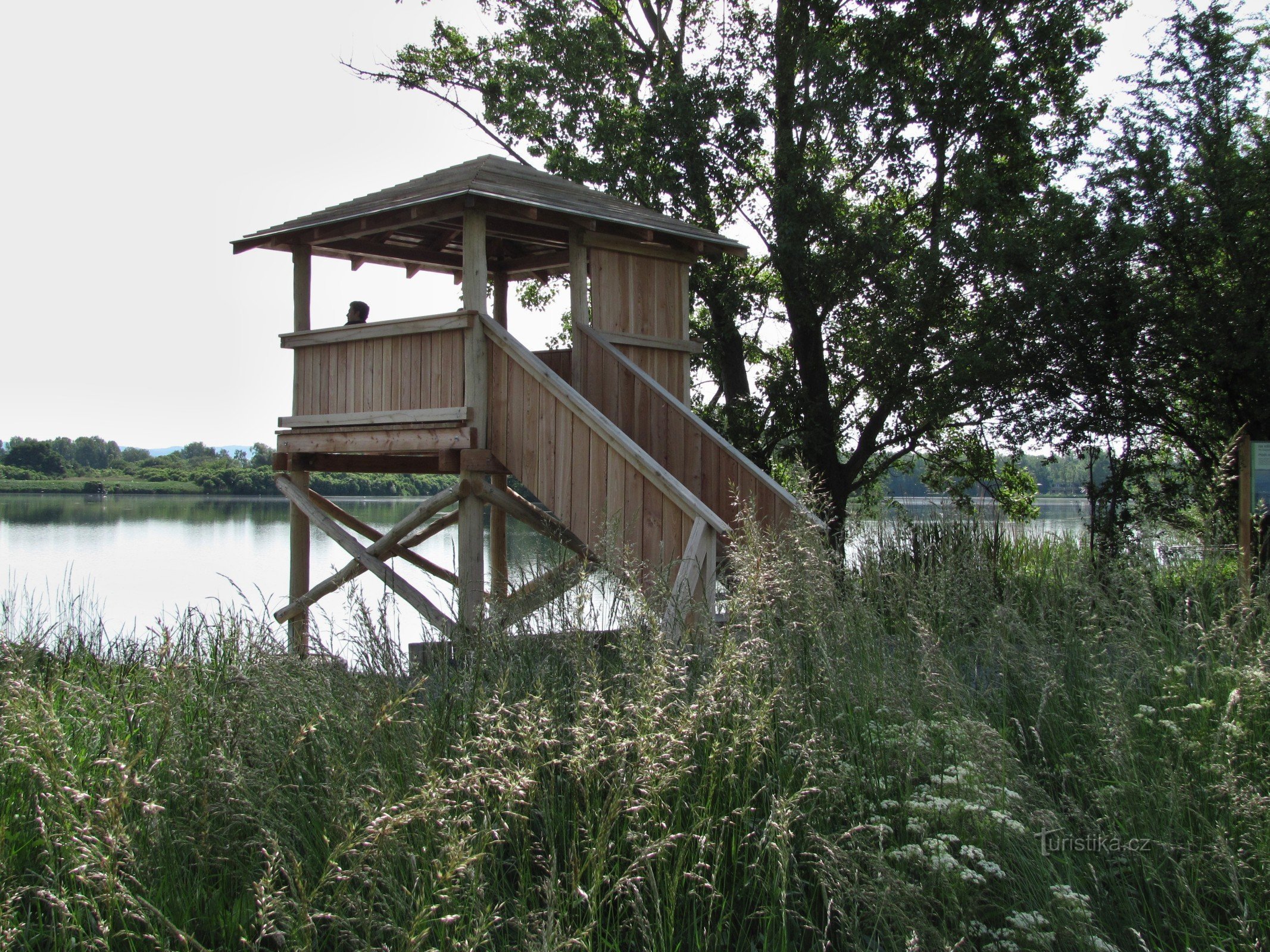 Chomoutov (nabij Olomouc) - vogelobservatorium op het Chomoutov .-meer