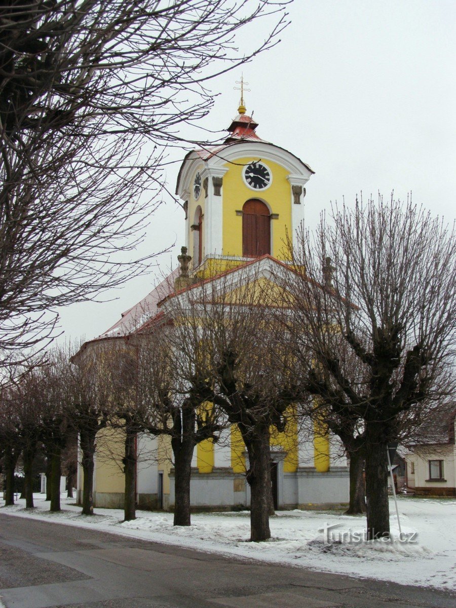 Chomutice - igreja de St. Dionísio