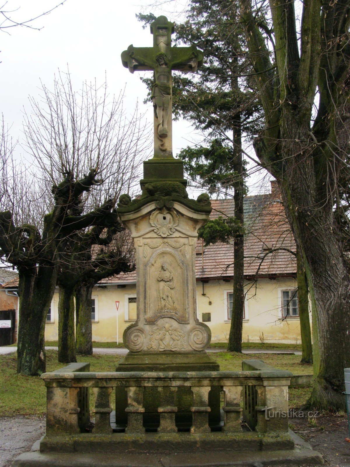 Chomutice - monumento a la crucifixión
