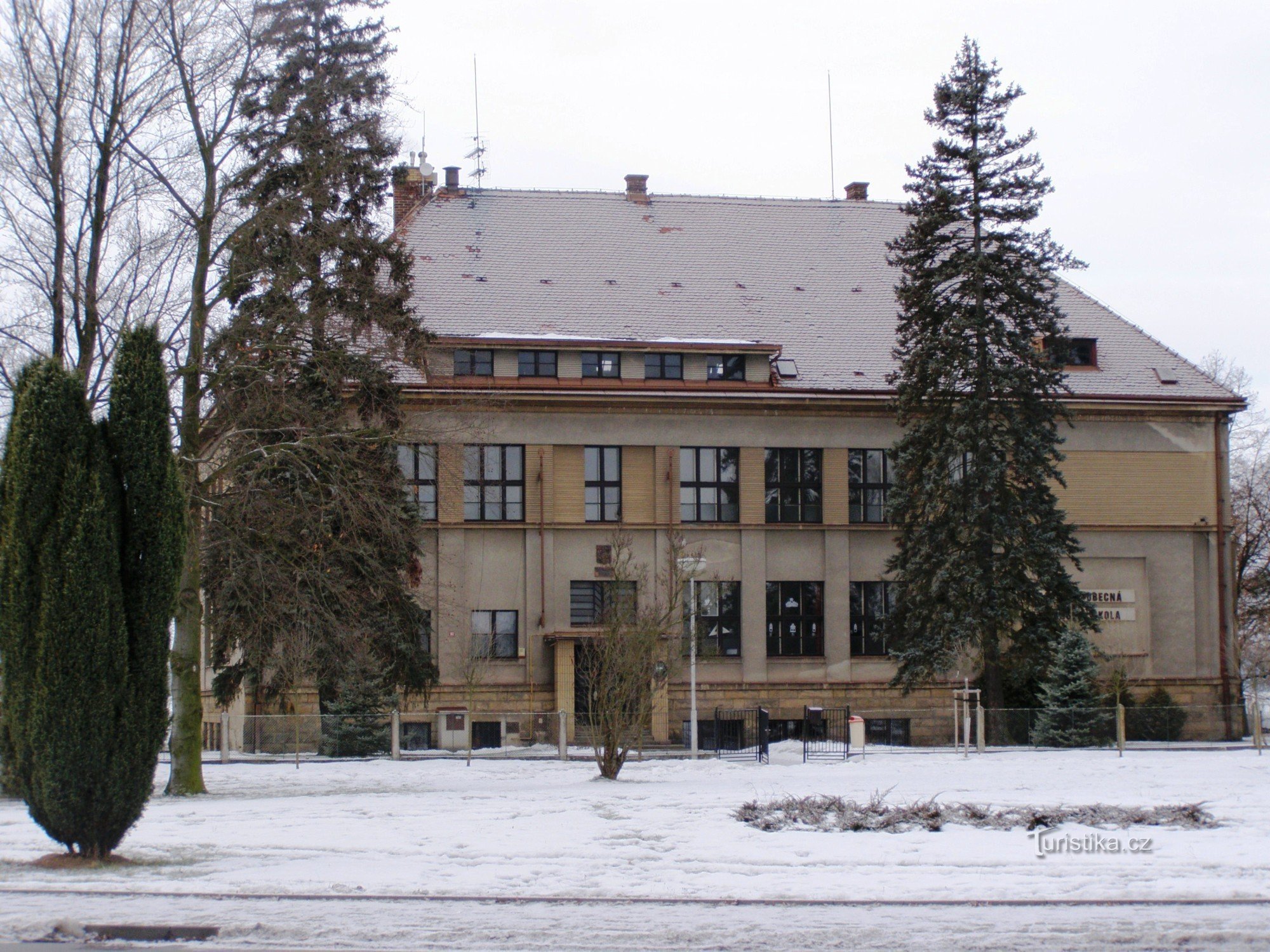 Chomutice - skole