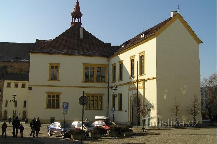 Château de Chomutov : ancien château, aujourd'hui mairie