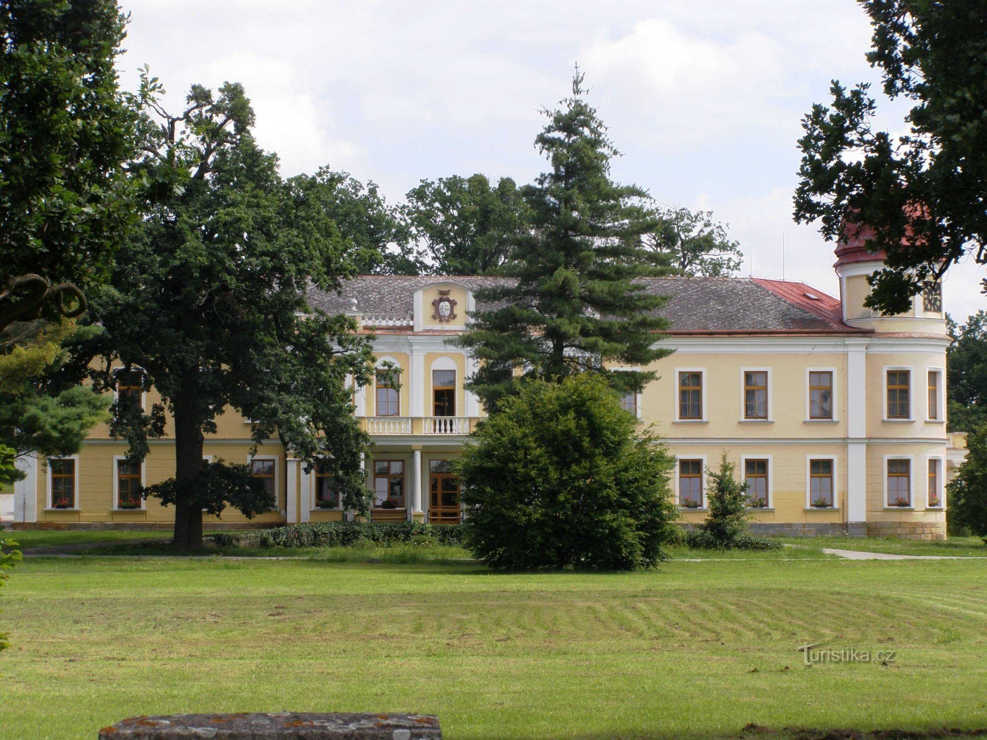 Chotelice - dvorac