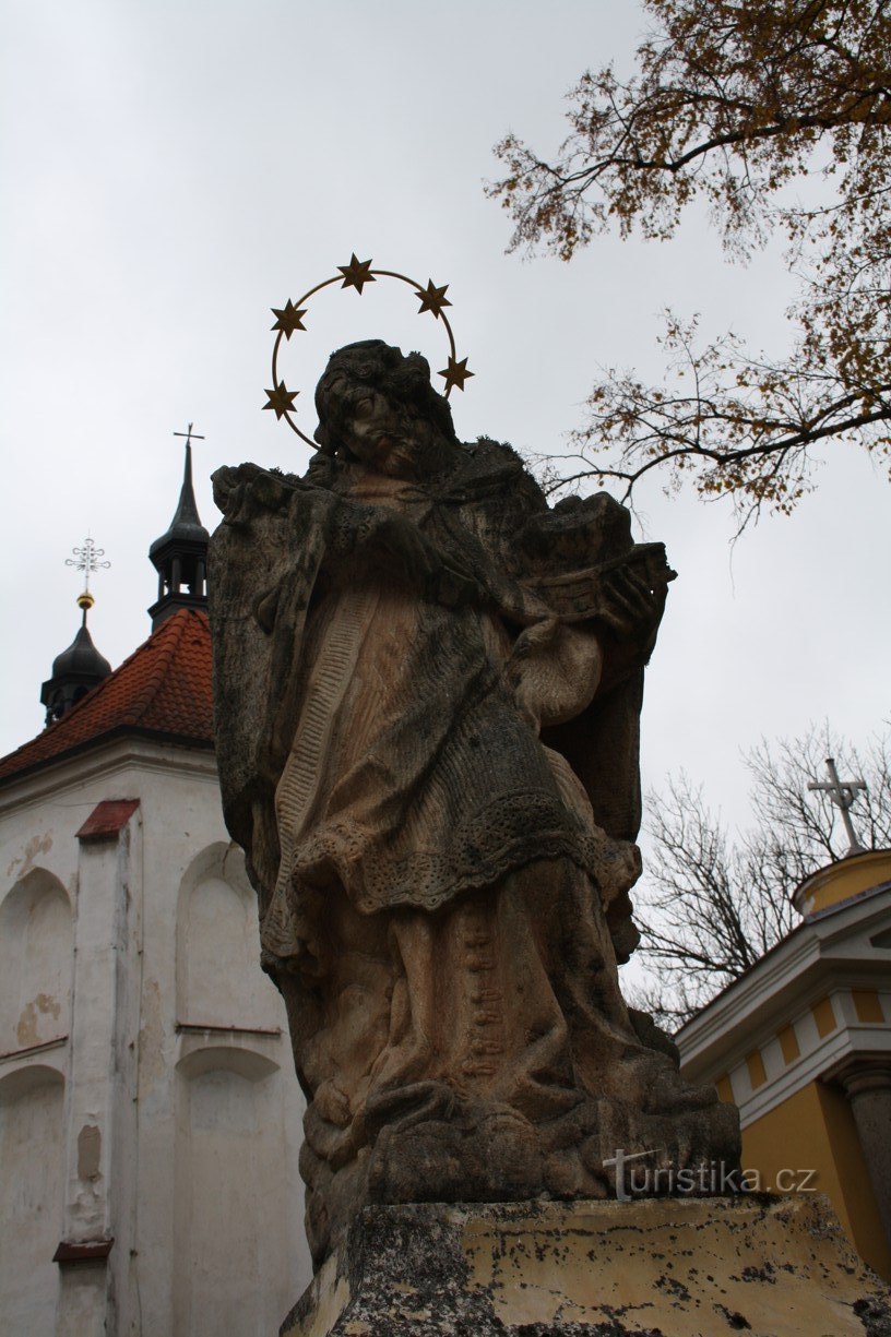 Chotoviny – barokní socha svatého Jana Nepomuckého
