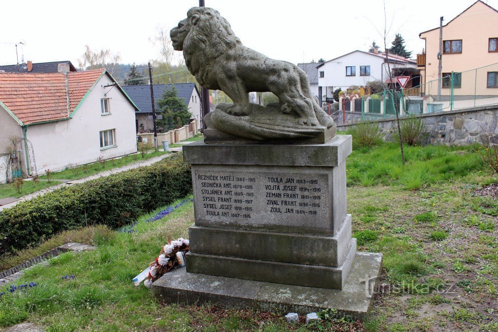 Chotyšany, spomenik palim