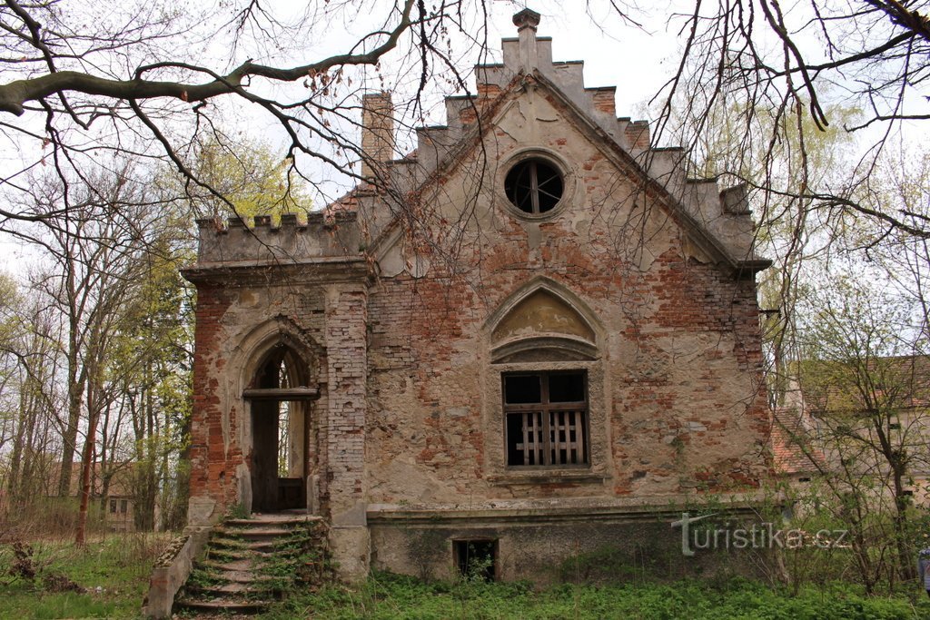 Chotyšany, facade of the north wing