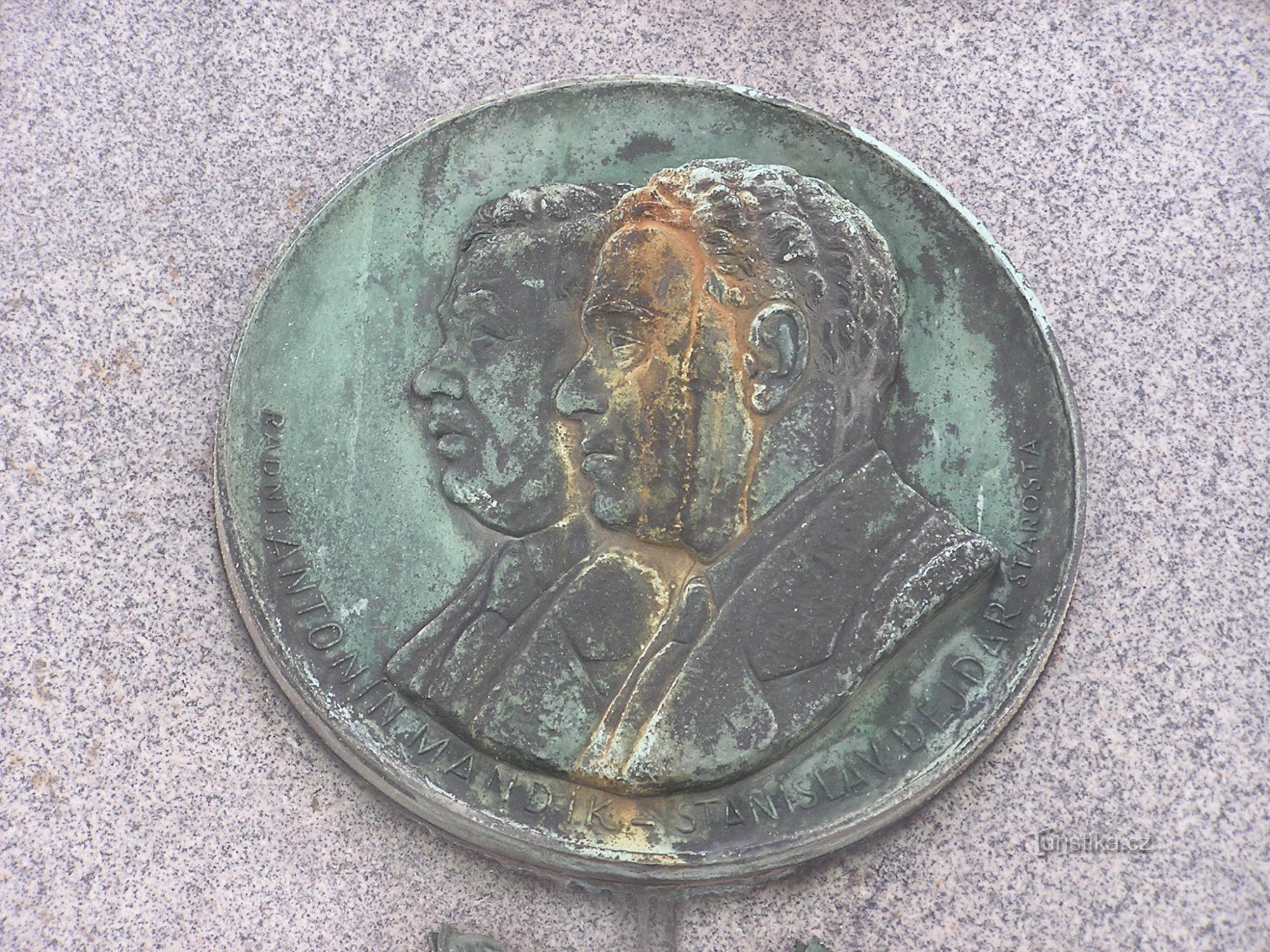 Chrast - placa memorial de Stanislav Dejdar e Antonín Mandík