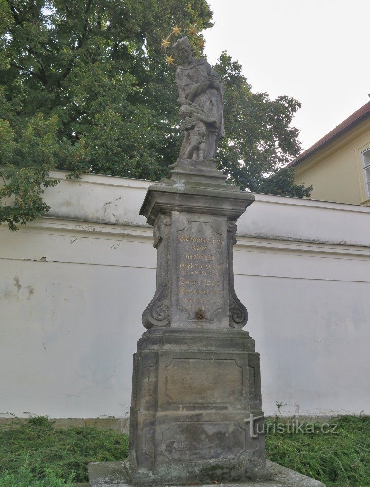 Chrast (Chrudim közelében) – Szent szobor. Jan Nepomucký