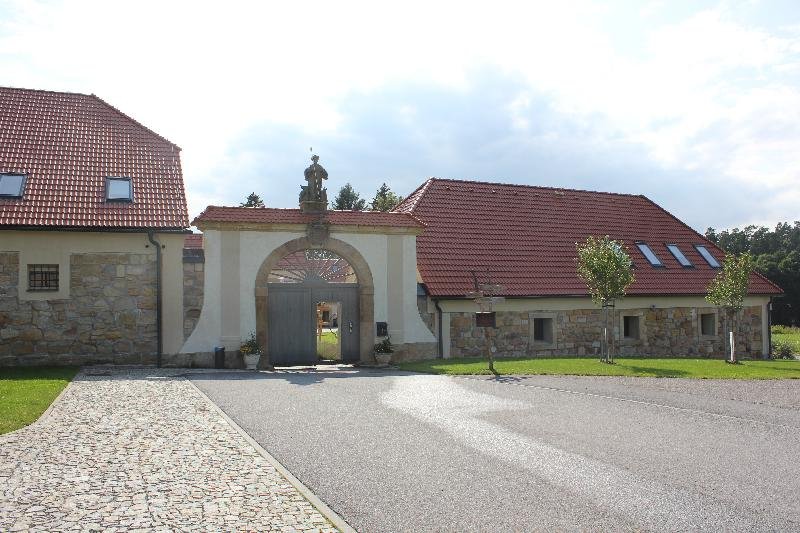 Chrastná