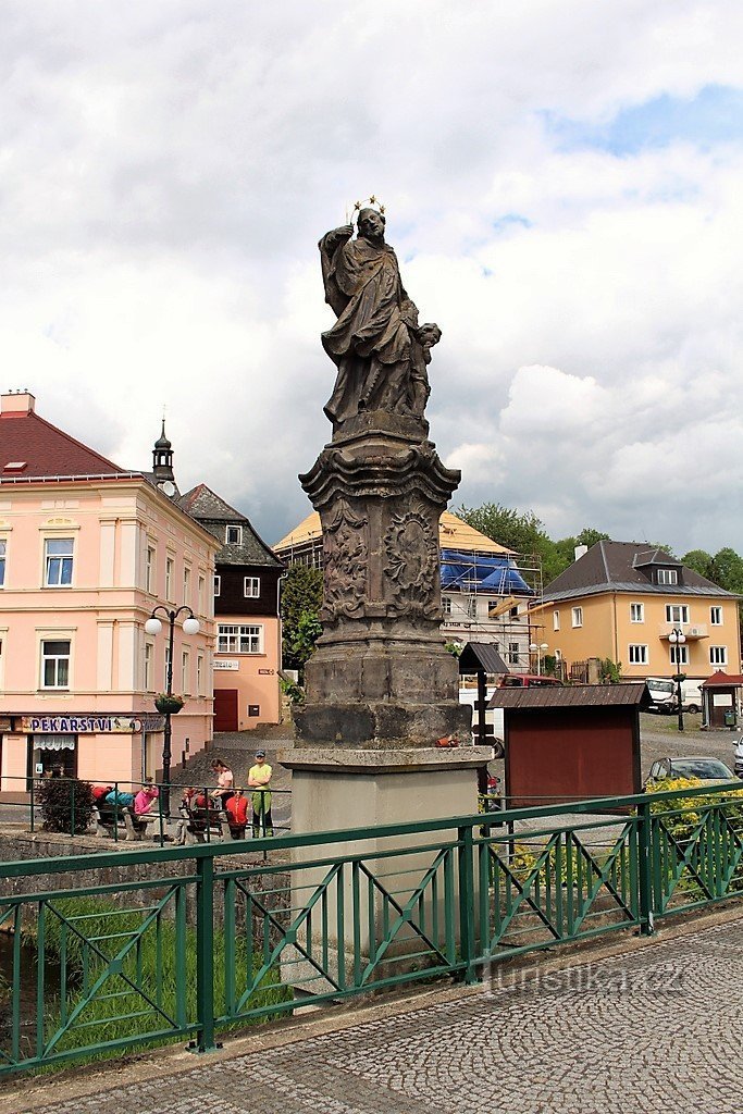 Chřibská, statue af St. Johannes af Nepomuk