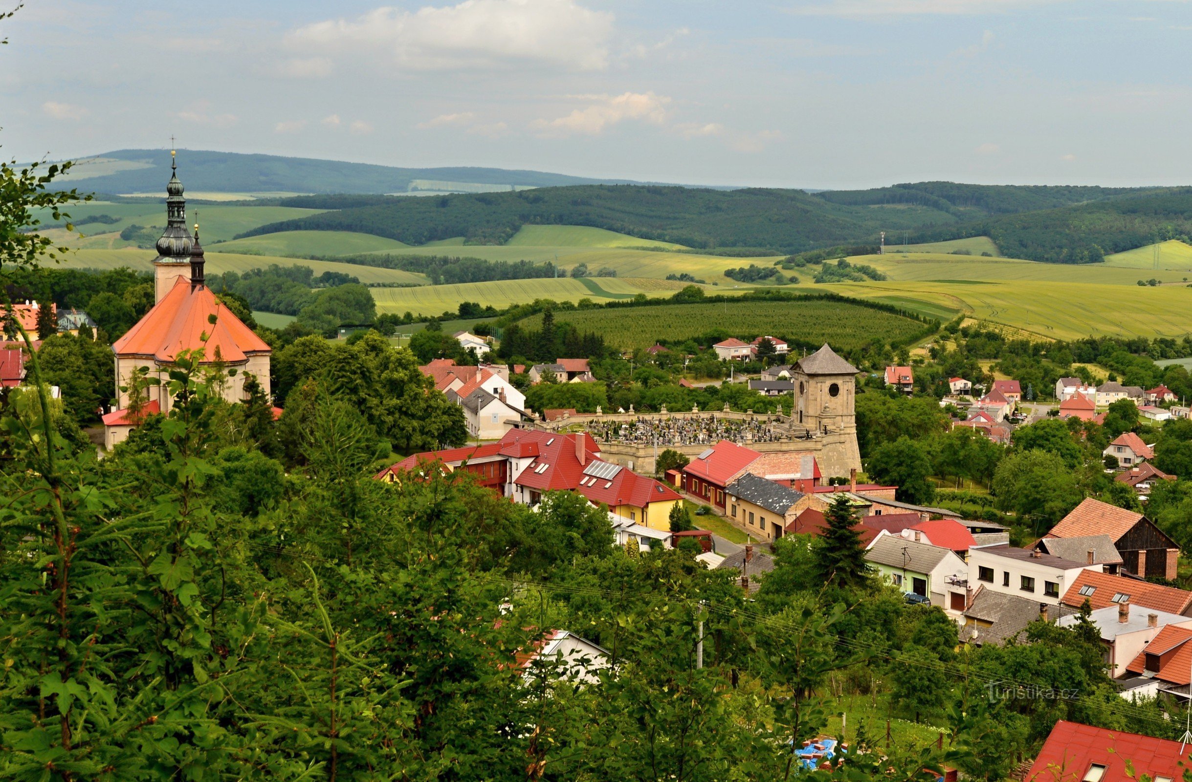 Chřiby: Střílky barokkirkegård fra turistruten