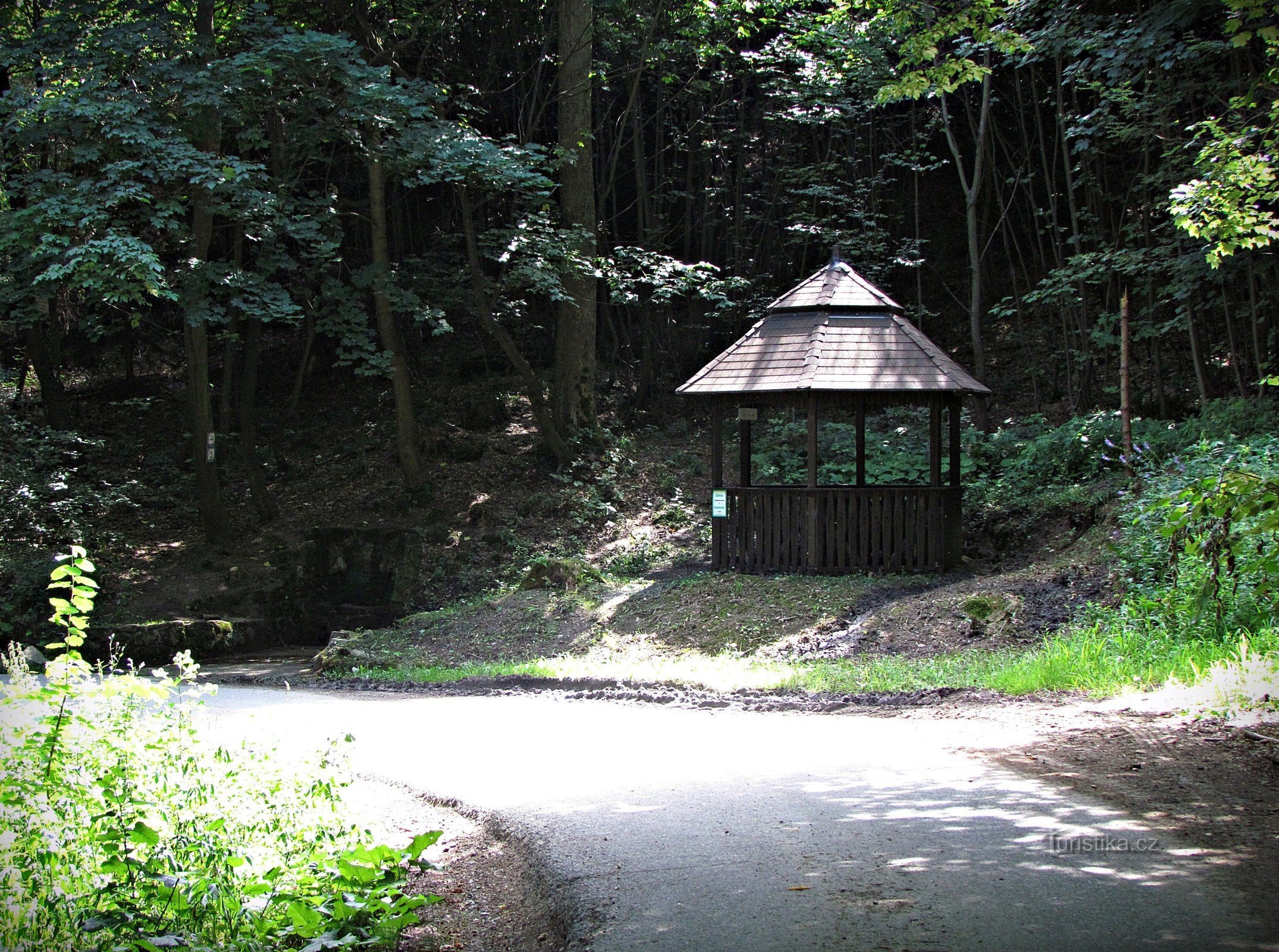 Chřiby - studnia U Lvích hlav