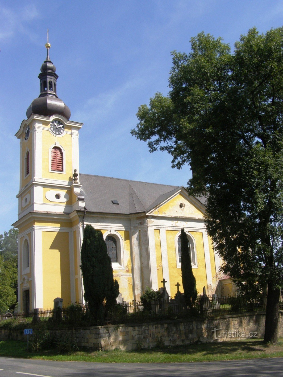 Chroustov - Szűz Mária mennybemenetele templom