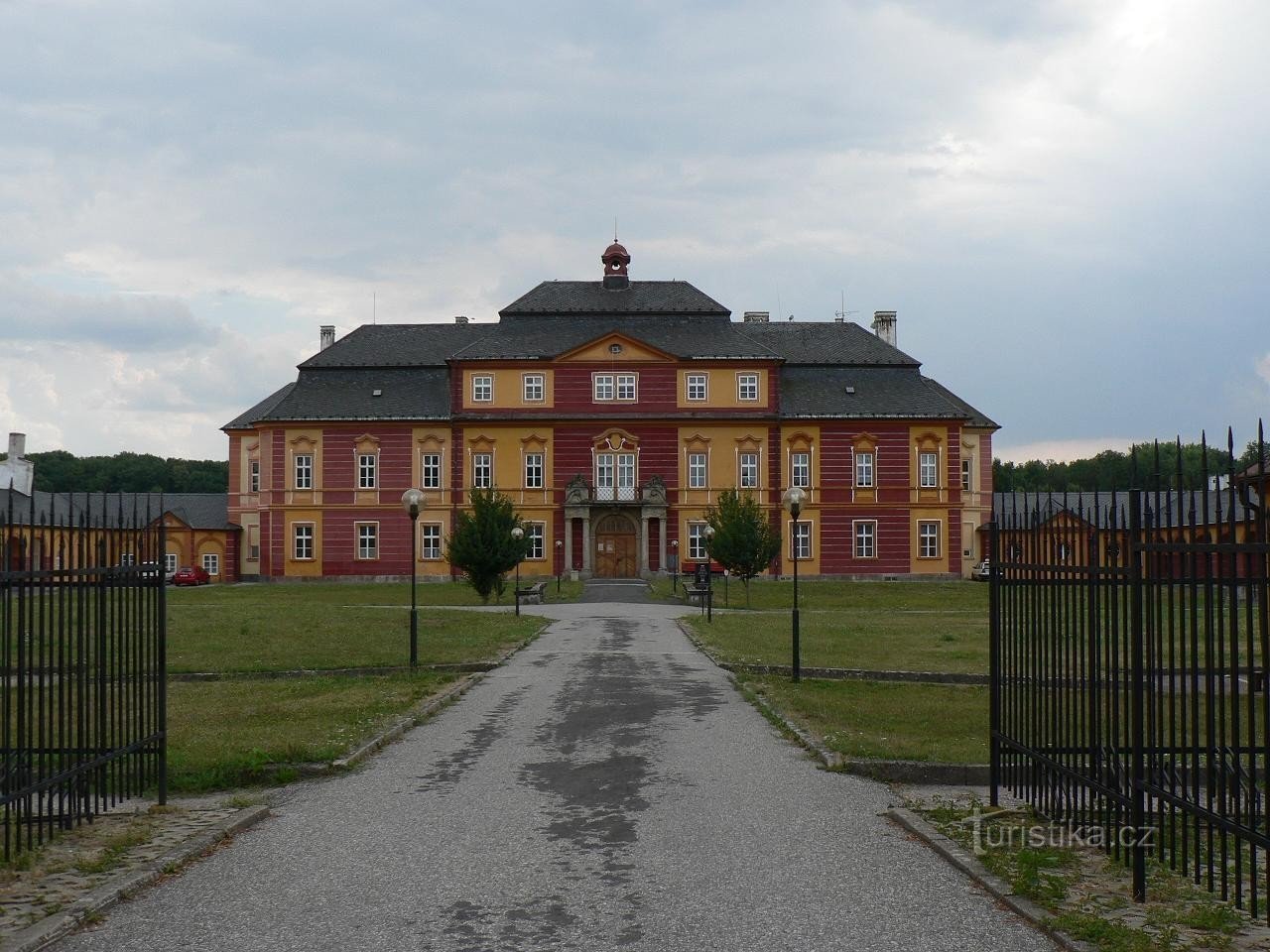 Chroustovice, slott