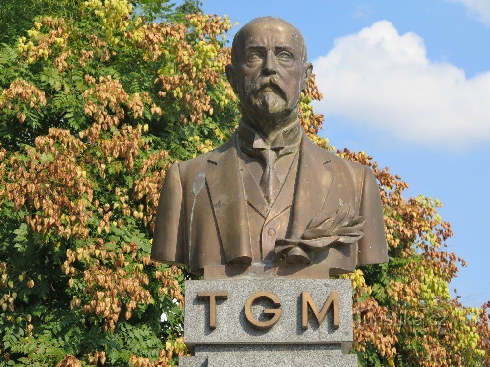 Chrudim - busto de TG Masaryk