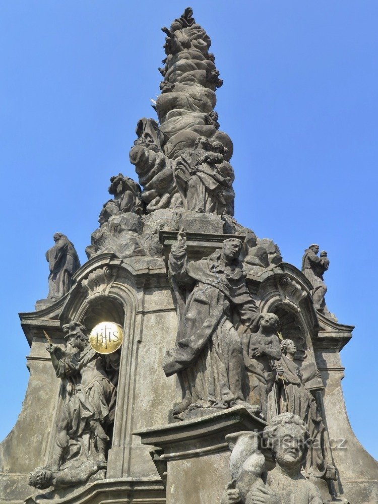 Chrudim - the plague column of the Transfiguration with the Virgin Mary and a fountain