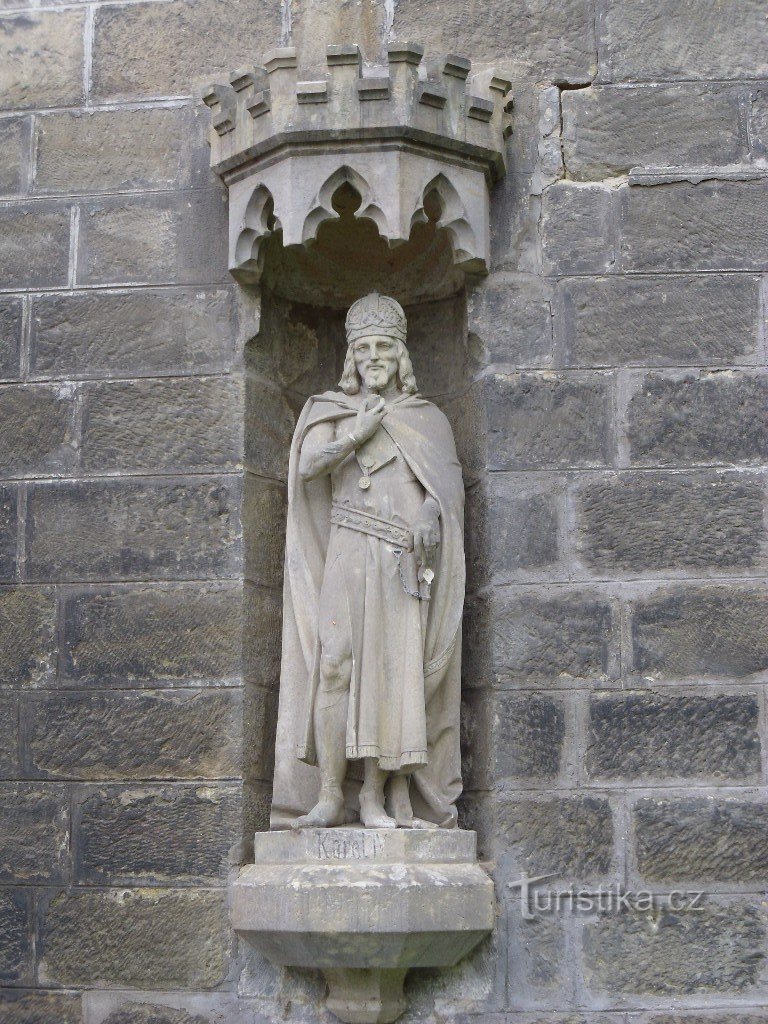 Chrudim - statua di Carlo IV.