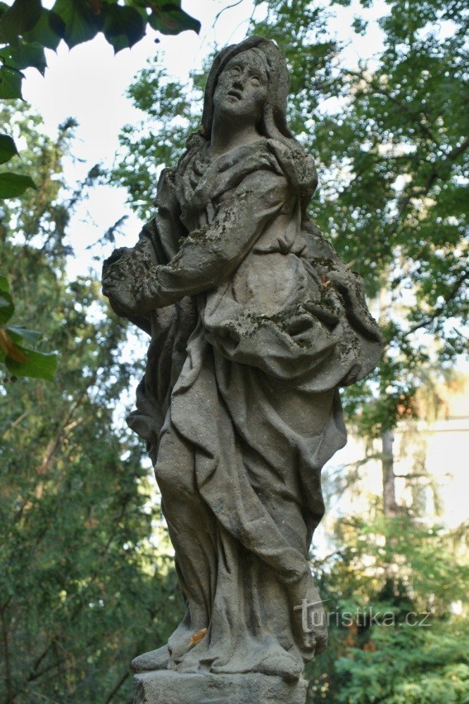 Chrudim - tượng Ecce Homo và Mater Dolorosa trong công viên Michalské