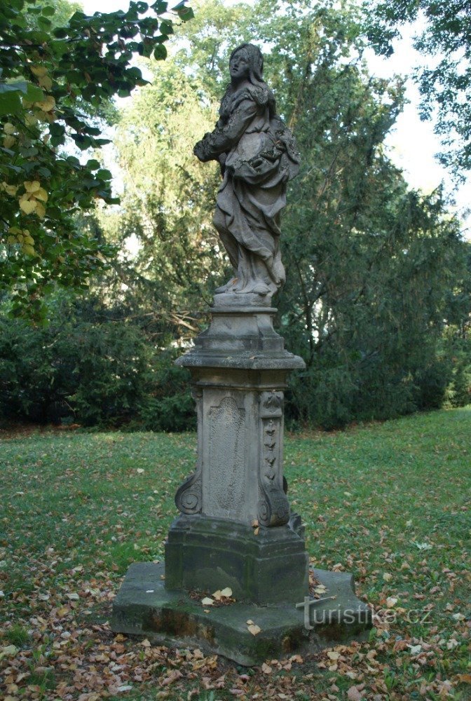 Chrudim - Statue di Ecce Homo e Mater Dolorosa nel parco Michalské