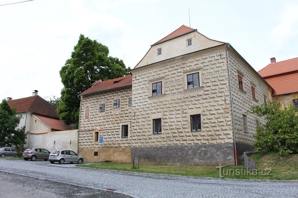 Jadna žena, Stari dvorac