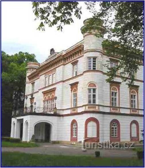 Chudobín - slottets hovedfacade - Foto: Ulrych Mir.