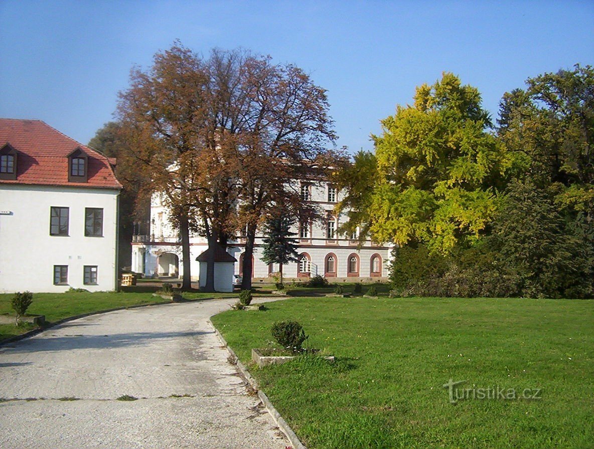 Chudobín-castel de primăvară.jpg